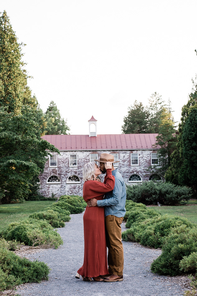 Virginia-Arboretum-Golden-Hour-Engagement